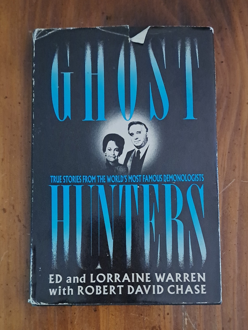 Ghost Hunters With Ed And Lorraine Warren Hardback